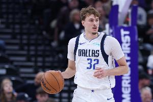 一场伤两个！弗拉格扭伤脚踝&加福德被绊倒 两人都提前伤退