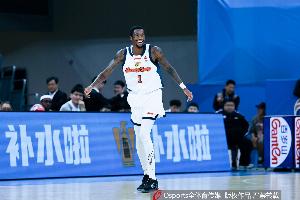 唯一遮羞布！萨姆纳16中9得到23分3板1断 三分5中2