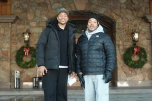 长得像吗?小托马斯晒父子合照:祝世界上最棒的父亲生日快乐