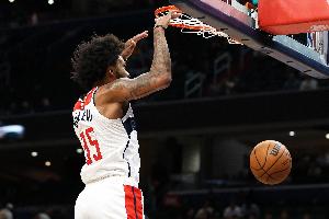 谁还不是个榜眼！巴格利10中7得到15分11板2助 其中5个前场板