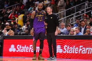 詹姆斯谈赛前会议：我们直面自己的问题 然后打出了湖人式的表现