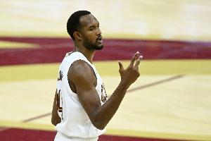 高效全能！莫布里10中7拿下17分13板6助1断4帽 正负值+27