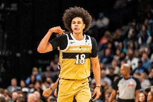 进攻高效！凯肖恩·乔治15中9拿到23分5板4助1断 第三节12分