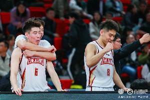 你们外线真准！半场陆文博三分6中3&程帅澎三分4中3 二人合砍19分