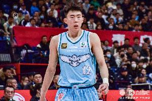 神准还能防！段昂君6记三分球拿下24分3板1助2断2帽