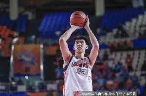 尽力了！徐昕全场8投5中 拿下14分12篮板1助攻1盖帽&正负值+8