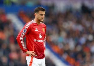 记者：芒特、德里赫特缺席曼联今日训练