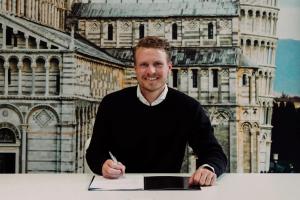 官方：比萨聘请瑞典教练希耶马克担任球队新帅，签约至2027年