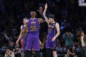 继续磨合！詹姆斯、东契奇和里夫斯本赛季共同出战时6胜3负