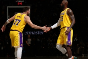 键盘侠|里夫斯好像一个世纪没打球！东契奇也享受SGA三节打卡待遇