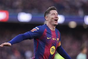 每体：37岁莱万效率依旧，但防守贡献度和高压逼抢能力不如费兰