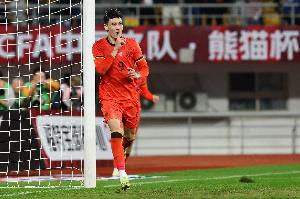 直播吧：成都蓉城有望签下拜合拉木，正与深圳新鹏城谈转会费