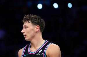 拉松谈伤情：大概率手肘挫伤 也可能牵扯到了手指