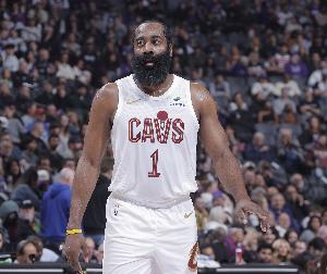 自带自己的使用说明！哈登23分8助完美首秀 无缝融入诠释老A8本色