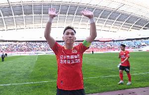 辽宁铁人：热菲尼奥、瓦吉奇、邦本宜裕、费利佩明晚抵达沈阳