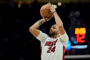 杀伤不少！诺曼·鲍威尔半场7中3贡献15分 罚球8中6