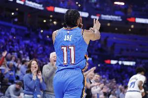 今天我来carry！以赛亚·乔半场7中6&三分5中4高效砍下16分