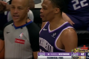 威少突破被对手干扰 认为被犯规冲裁判吼吃到技术犯规