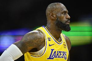 无力回天！詹姆斯36分钟17中9空砍22分6板10助 罚球6中4